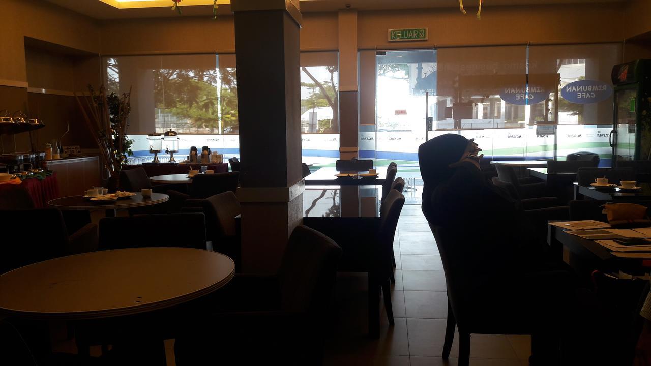 Kosma Business Hotel Kuantan Buitenkant foto